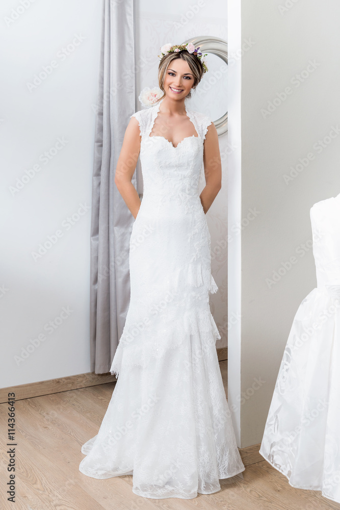 Junge Frau im Hochzeitskleid, Hochzeit, Braut Junge Frau im Hochzeitskleid, Hochzeit, Braut