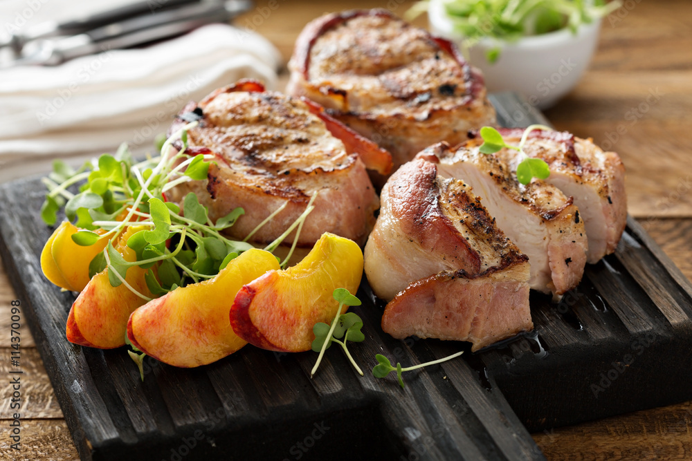 Grilled turkey tenderloins with bacon Grilled turkey tenderloins with bacon