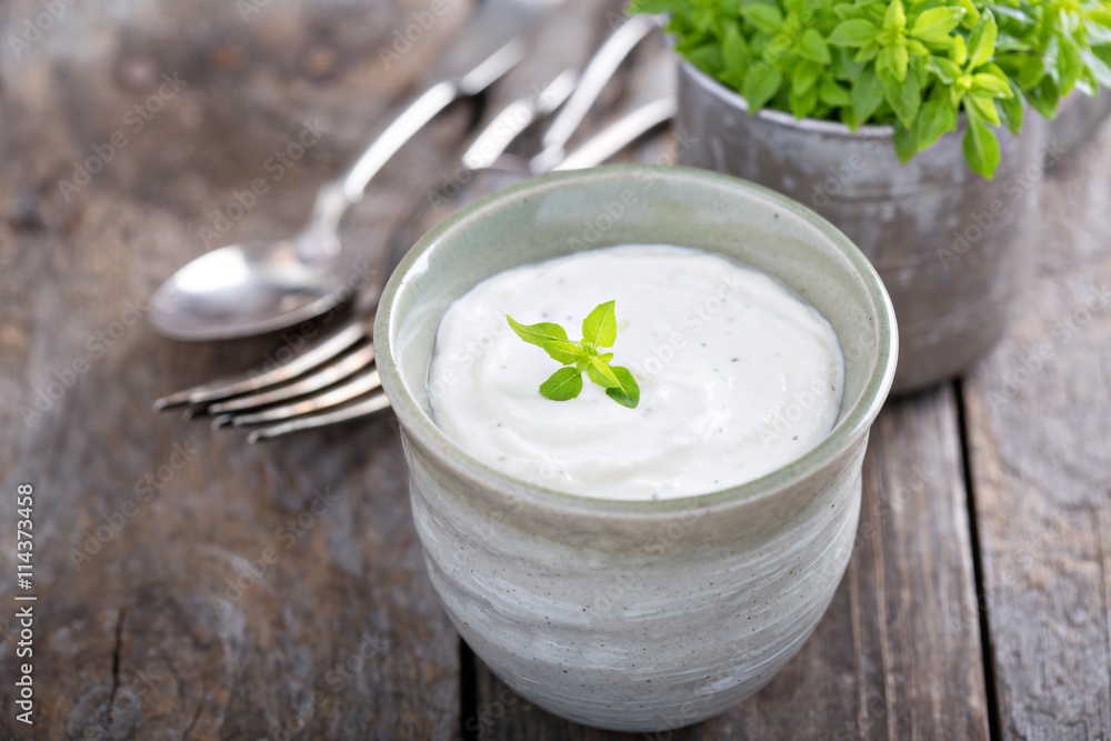 Horseradish and cream sauce