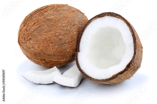 Kokosnuss Kokosnüsse Frucht frische Früchte Freisteller freige