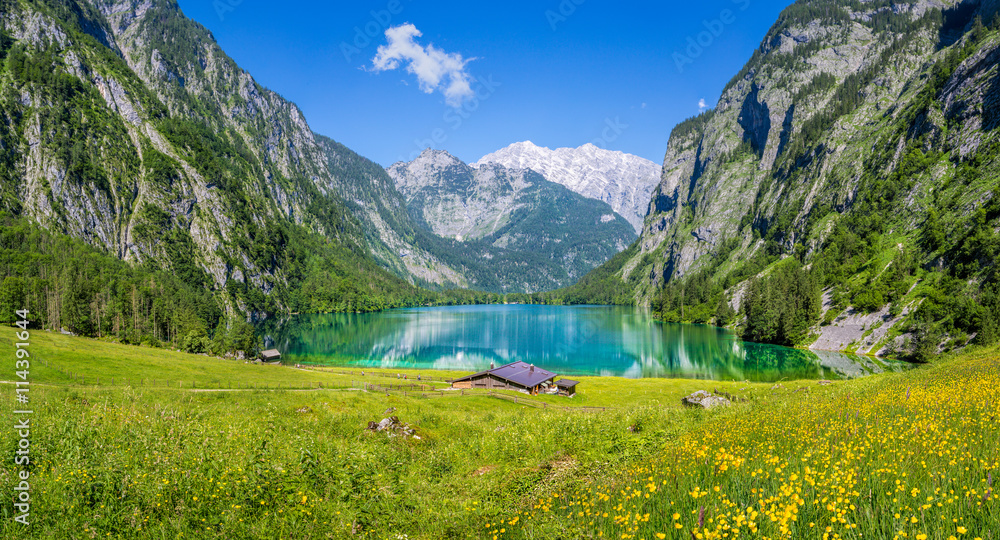 Obraz premium Beautiful landscape in summer at the Obersee, Koenigssee, Bavari