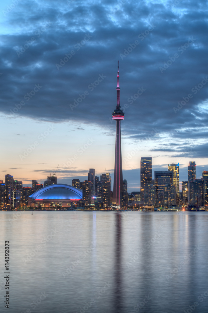 Obraz premium DOWNTOWN TORONTO SKYLINE AT SUNSET