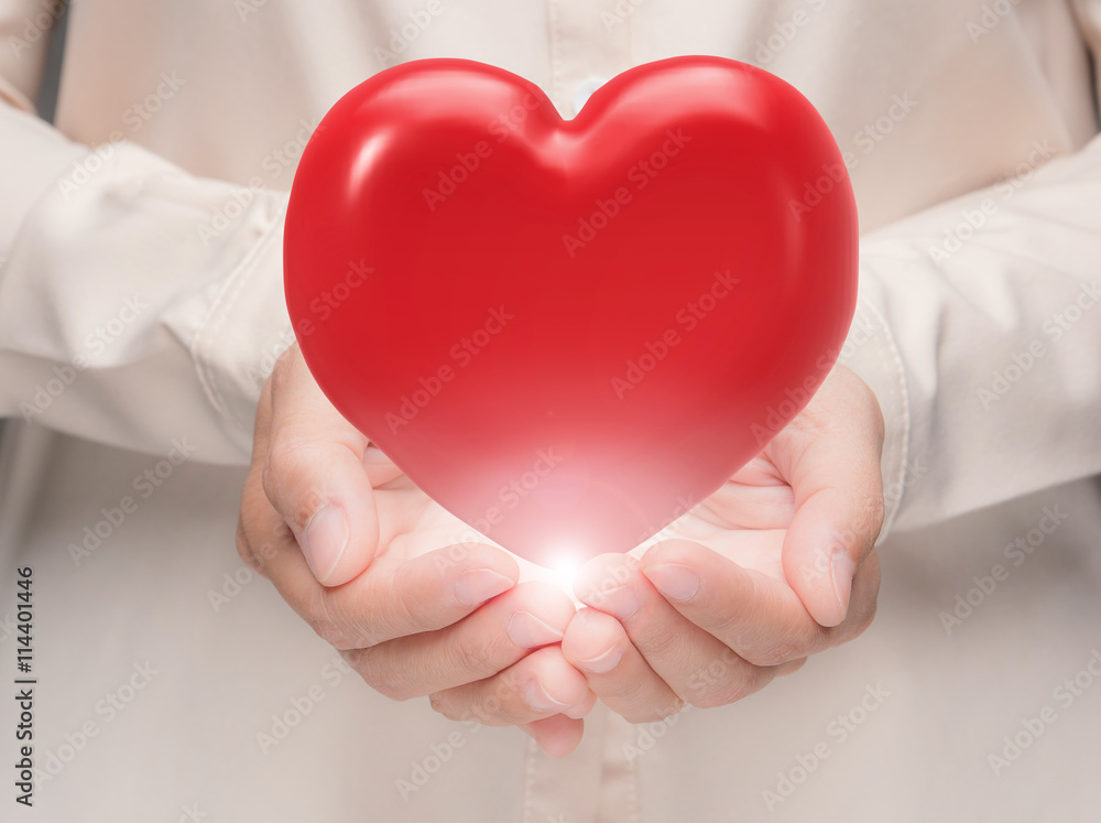 Obraz premium hand holding red heart
