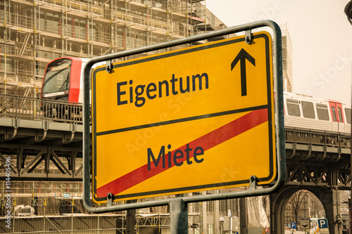 Schild 113 - Eigentum photo