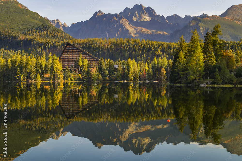 Fototapeta premium beautiful autumn morning over a mountain lake Strbske Pleso in the Tatra Mountains in Slovakia 
