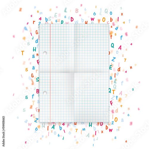 Blatt Papier, kariert und gefaltet mit Buchstaben und Zahlen im Hintergrund