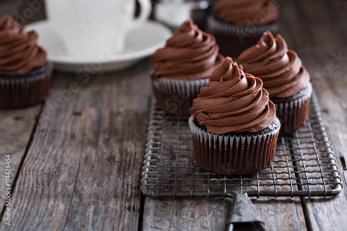 Canvas Print Chocolate cupcakes with whipped ganache