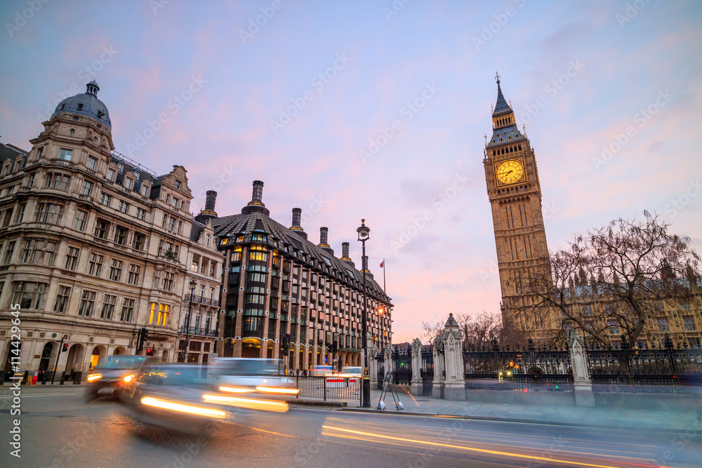 Naklejka premium Big Ben and Houses of parliament at twilight