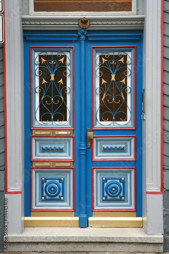 Haustür in der historischen Altstadt photo