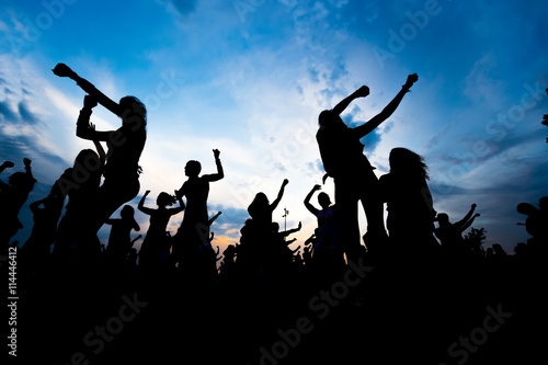 silhouettes of young people dancing © ververidis