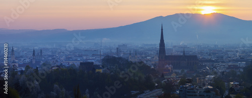 Linz panorama at sunrise © Henryk Sadura
