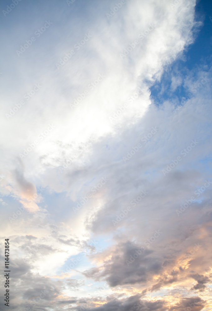 Obraz premium colorful dramatic sky with cloud at sunset