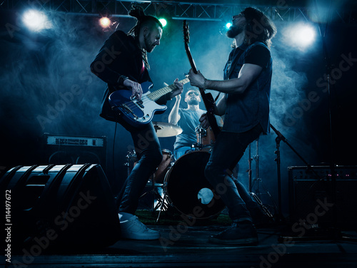 Fotografia Rock band performs on stage.