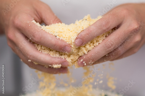 Photos mixing vanilla shortbread biscuits