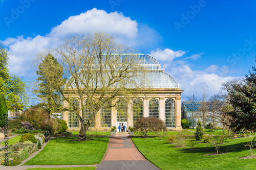 Quadro em tela Glasshouse at the Royal Botanical Gardens in public park  Edinbu