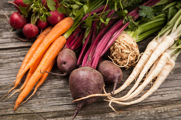 Papier peint photo Légumes Légumes bio frais du marché  © George Dolgikh