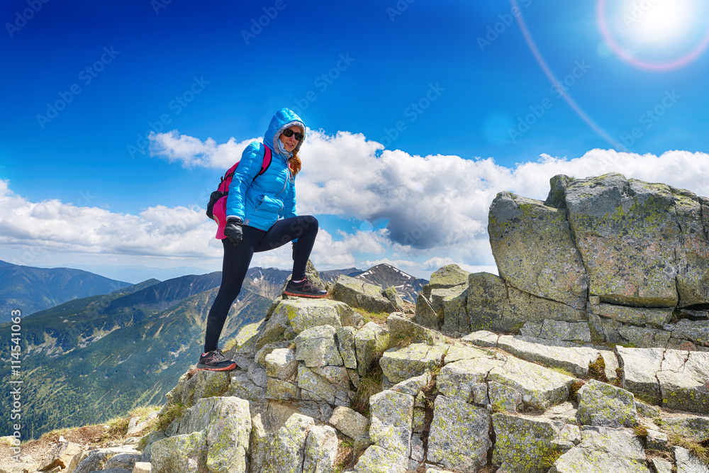 Obraz premium kobieta w górach