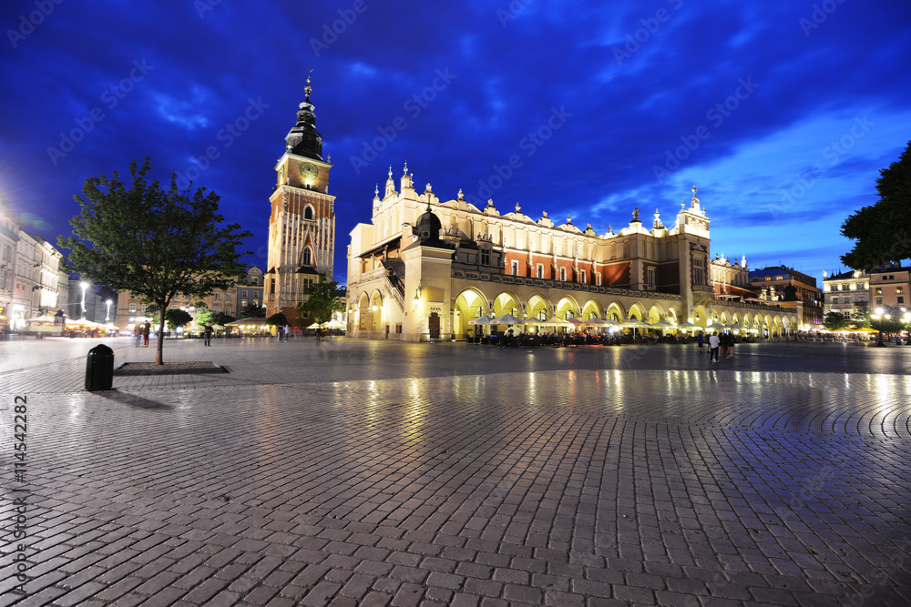 Obraz premium town square at night