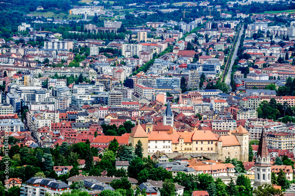 Vue aérienne d'ensemble d'Annecy