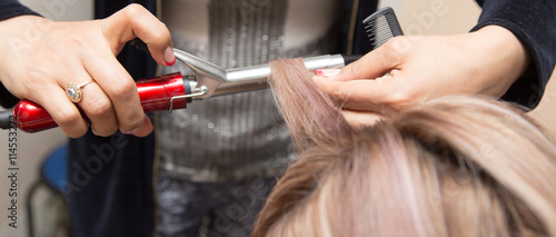 wrap hair curling in a beauty salon