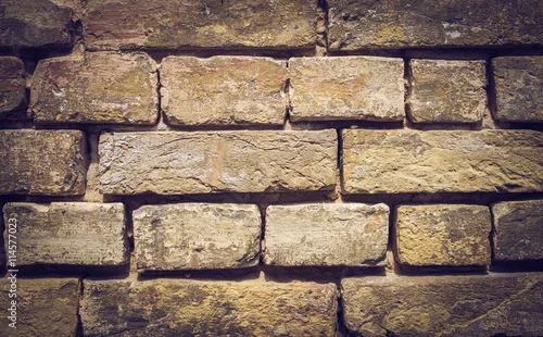 Fototapeta samoprzylepna Spalona cegła gliniana. Starożytny mur muru twierdzy