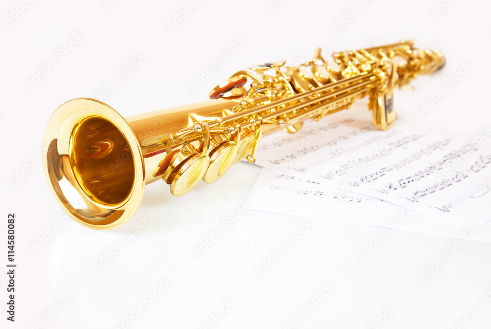 Obraz premium Musical notes and saxophone