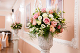 Wedding flower composition for restaurant