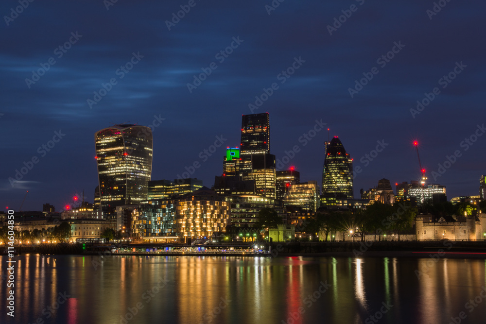 Naklejka premium London cityscape at dusk along river Thames