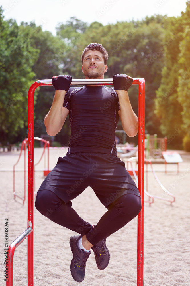 Obraz premium sportlicher mann beim training