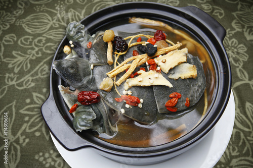 Stewed turtle softshells with herbal drugs