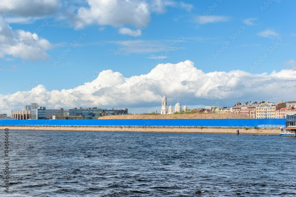 Obraz premium Construction view on the Petrograd side in Saint-Petersburg