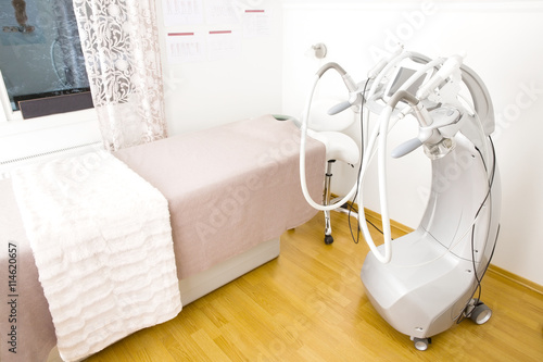 Body shaping clinic room with advanced equipment © kjekol