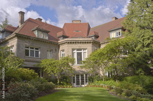 Wallpaper Mural Pittock Mansion and garden Portland Oregon. Torontodigital.ca