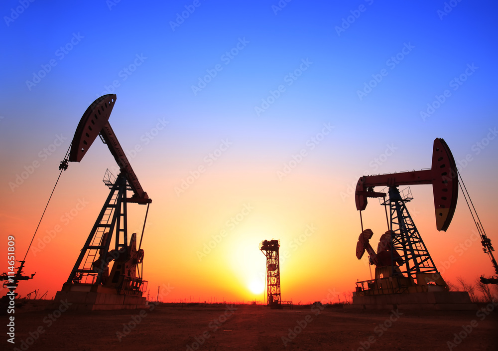 In the evening, the silhouette of the oil pump