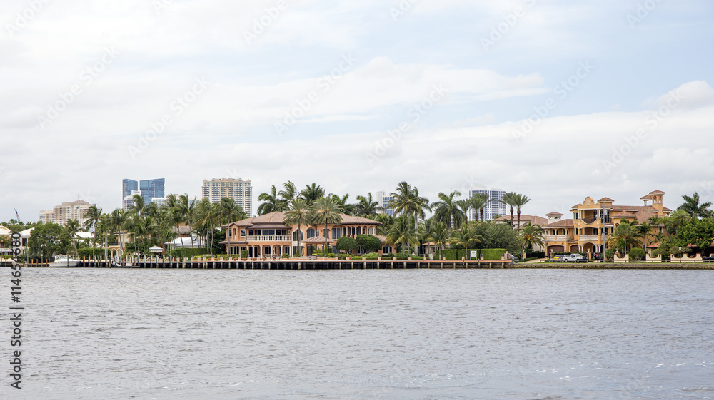 Fototapeta premium Waterfront real estate in Fort Lauderdale, Florida