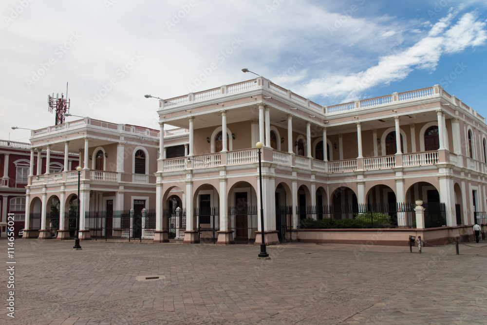 Obraz premium colonial construction from Central park of Granada, Nicaragua