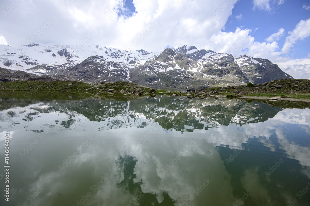 Fototapeta premium Mountain Reflection in alpine lake