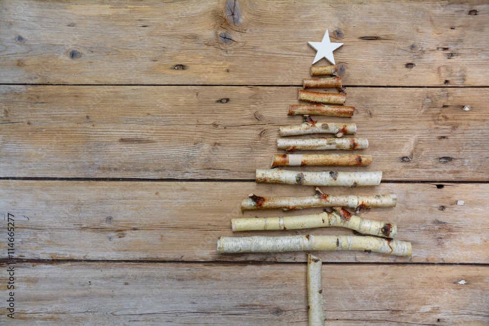 Fototapeta premium Weihnachtlicher Hintergrund - Holztextur - Weihnachtsbaum