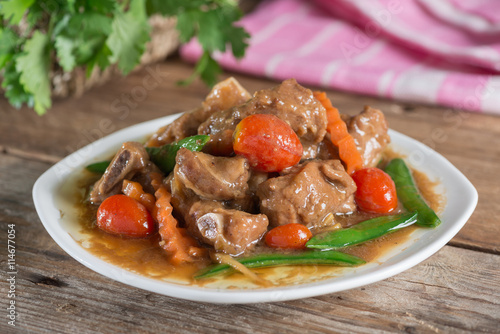 Pork ribs braised with soy sauce and vegetable.