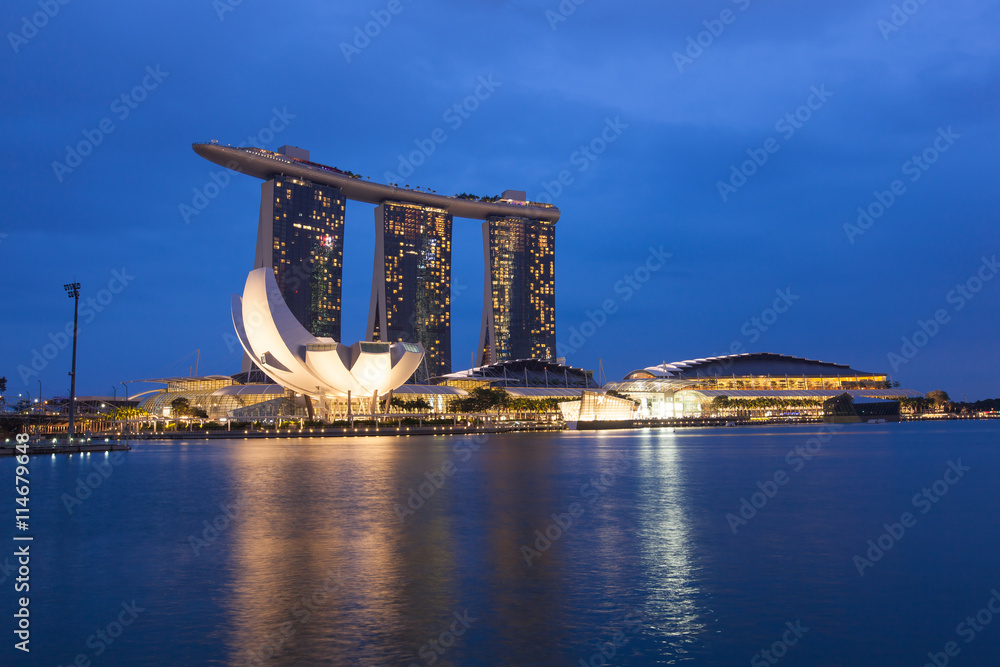 Naklejka premium Singapore at night