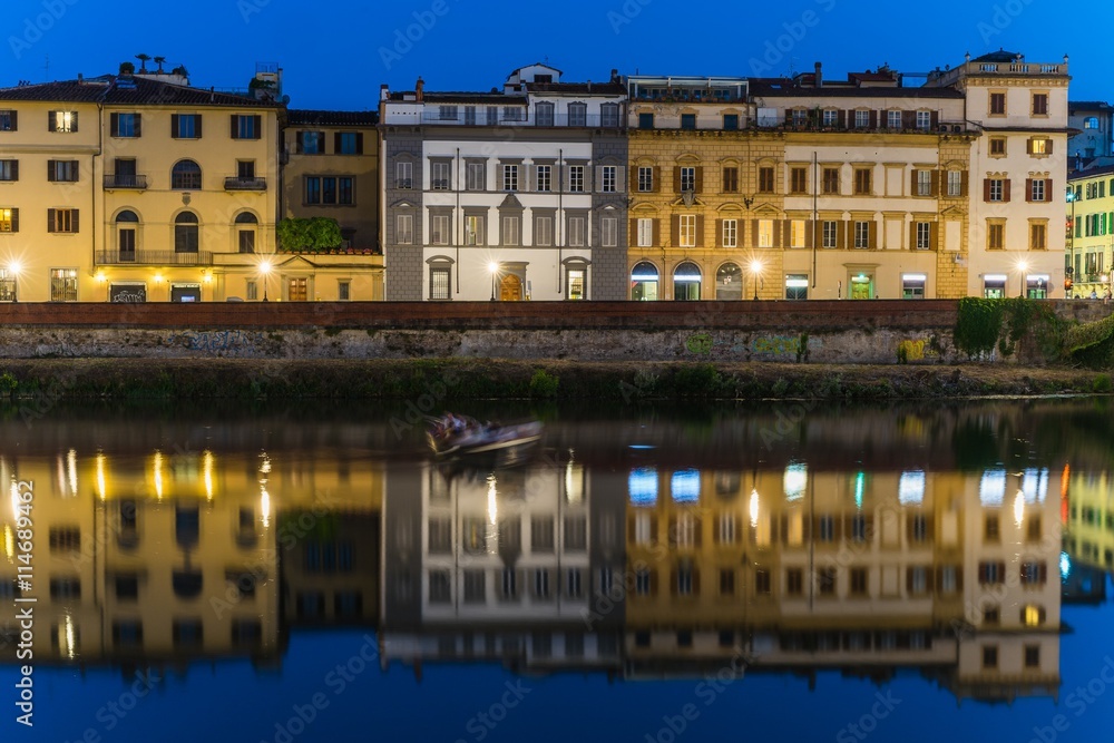 Fototapeta premium houses of florence reflecting in the arno