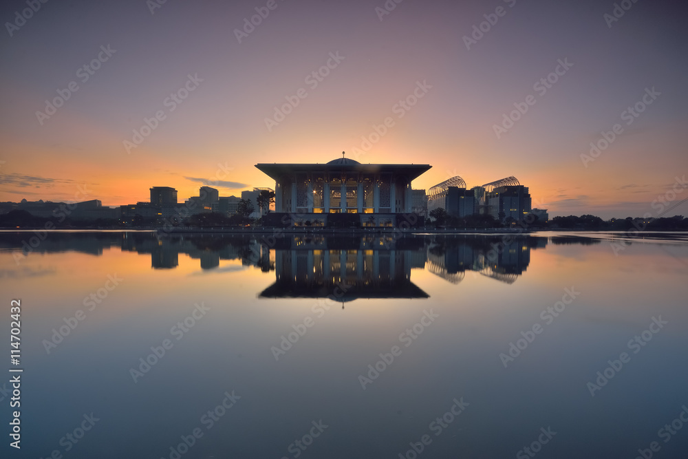 Fototapeta premium Sunrise view at Masjid Tuanku Mizan Zainal Abidin, Putrajaya, Malaysia with reflection