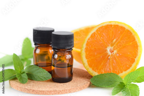 essential oils with orange and mint
