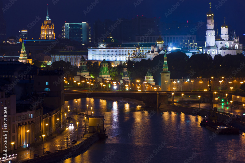 Fototapeta premium The view of the city from a tall building