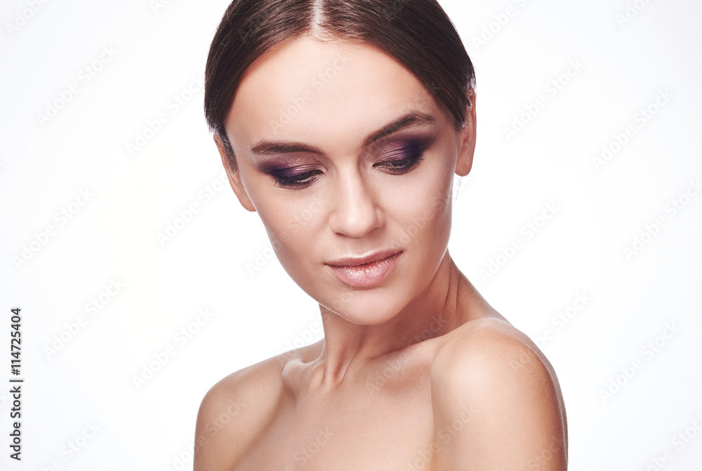 Glamour portrait of beautiful woman model with fresh daily makeup and romantic wavy hairstyle. Fashion shiny highlighter on skin, sexy gloss lips make-up and dark eyebrows Glamour portrait of beautiful woman model with fresh daily makeup and romantic wavy hairstyle. Fashion shiny highlighter on skin, sexy gloss lips make-up and dark eyebrows