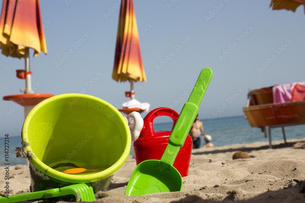 secchiello in spiaggia