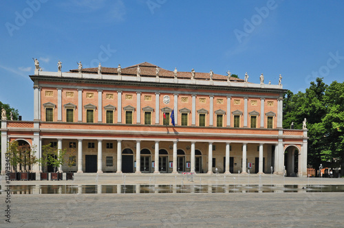 Reggio Emilia  piazza della Vittoria e teatro dell Opera