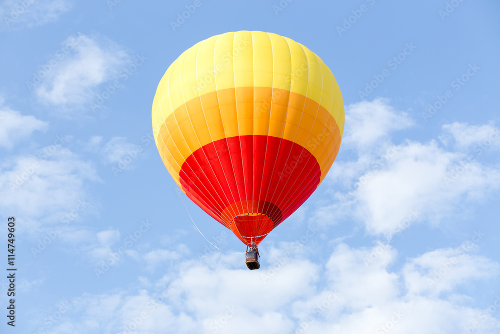 Naklejka premium Colorful hot air balloon on blue sky