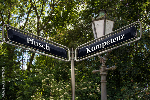 Schild 105 - Kompetenz