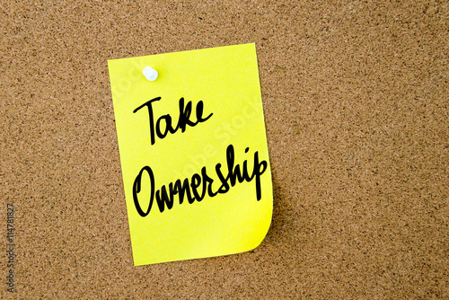 Εκτύπωση καμβά Take Ownership written on yellow paper note